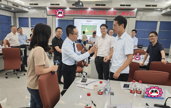 郭敬峰老师授课中海石油《团队领导力建设及协调执行》照�?.jpg