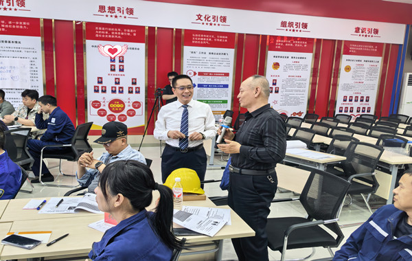 3、郭敬峰老师授课内蒙古某化工企业�?压力与情绪管理》照�?600.jpg 3、郭敬峰老师授课内蒙古某化工企业�?压力与情绪管理》照�?600.jpg
